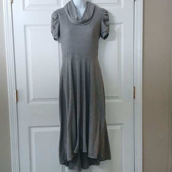 Signature by Robbie Bee Dresses & Skirts - Signature by Robbie Bee gray ribbed gathered short sleeve cowl collar dress Sz M